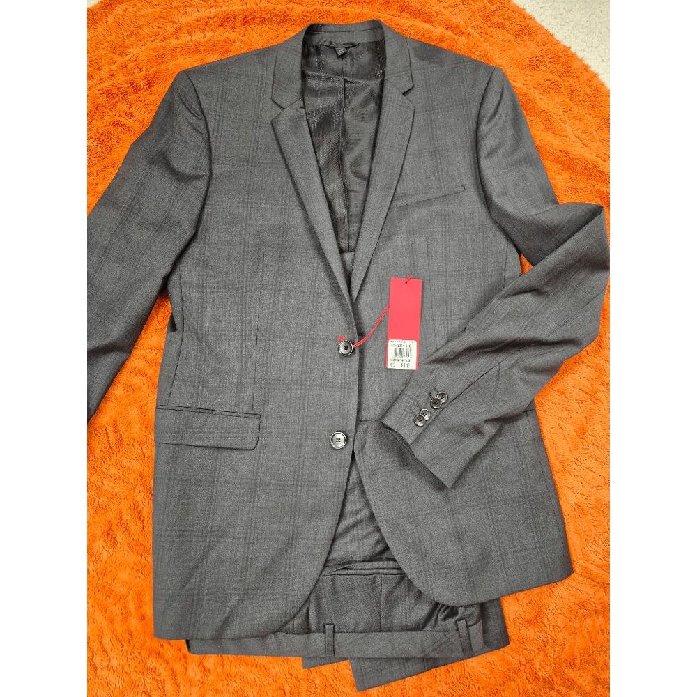 NWT Hugo Boss Wool 42L suit / 2 pc elevated basics